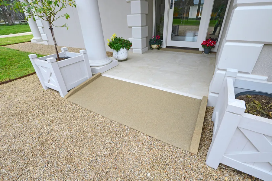 Sand threshold ramp from the side, wings visible